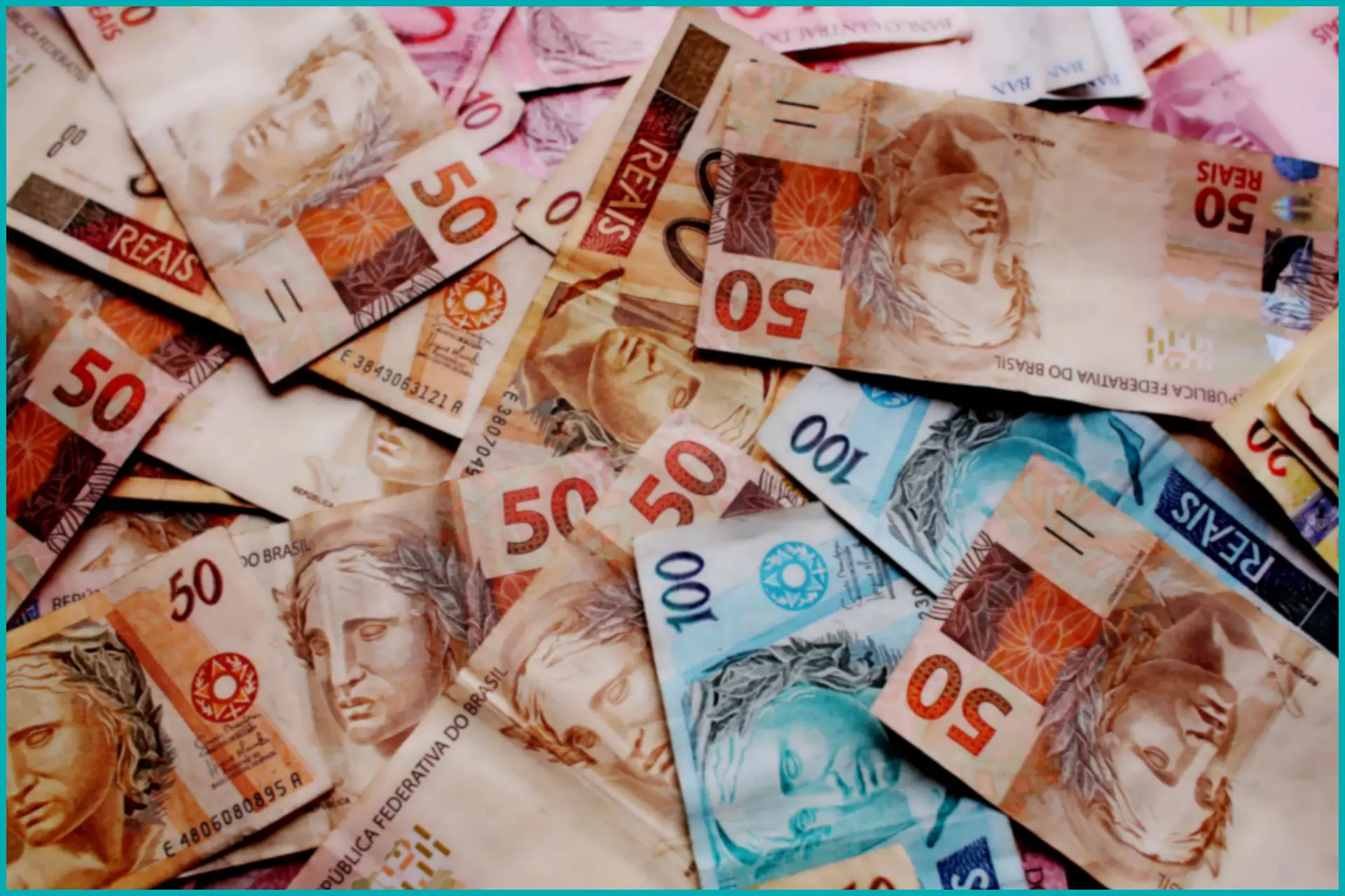Como se organizar para pedir um empréstimo Notas de dinheiro do Brasil