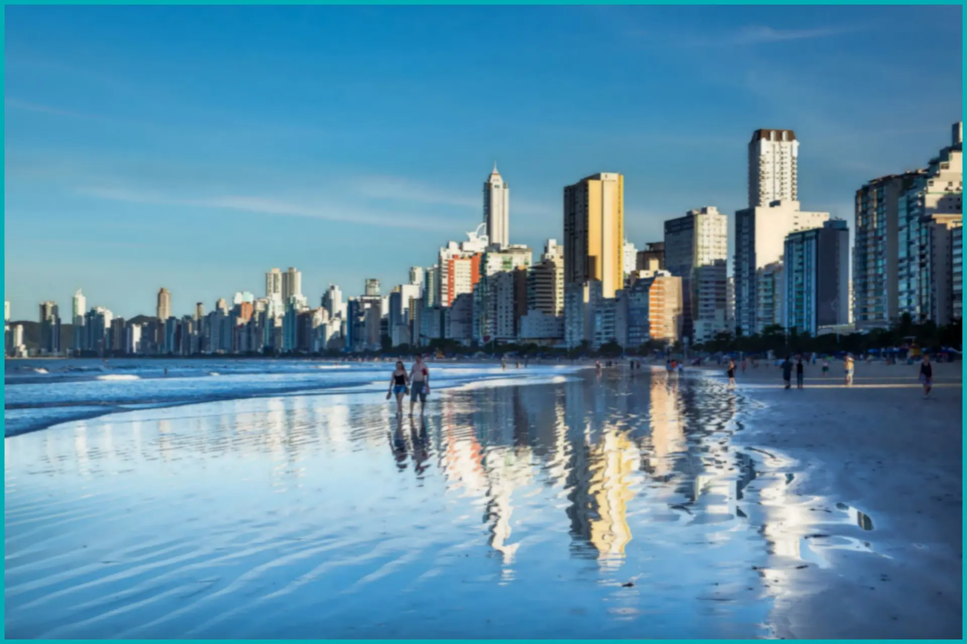 Compensa ter um apartamento na praia para alugar? Praia do litoral do sul com apartamento para alugar