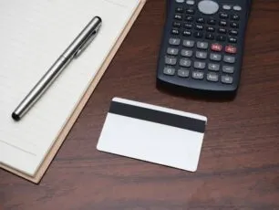 Você sabe porque pagar anuidade de cartão de crédito?